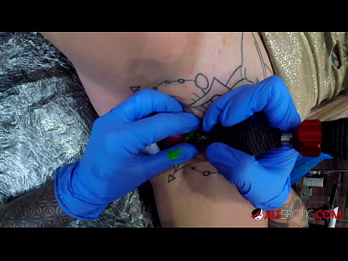❤️ Extremamente tatuada, a brasa Sully Savage fez uma tatuagem em seu clítoris ️ Porno vídeo em porno pt-br.porn-mz-com.ru ❤